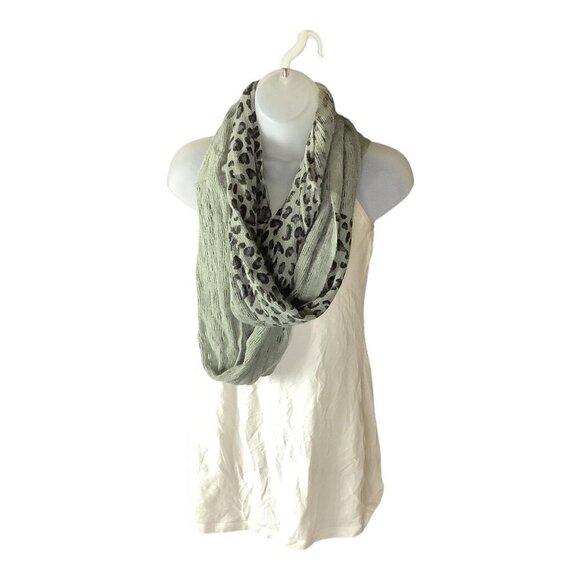 Women's Infinity Scarf Shawl Grey & Black Cheetah Leopard Print Lightweight Wrap - Picture 4 of 7